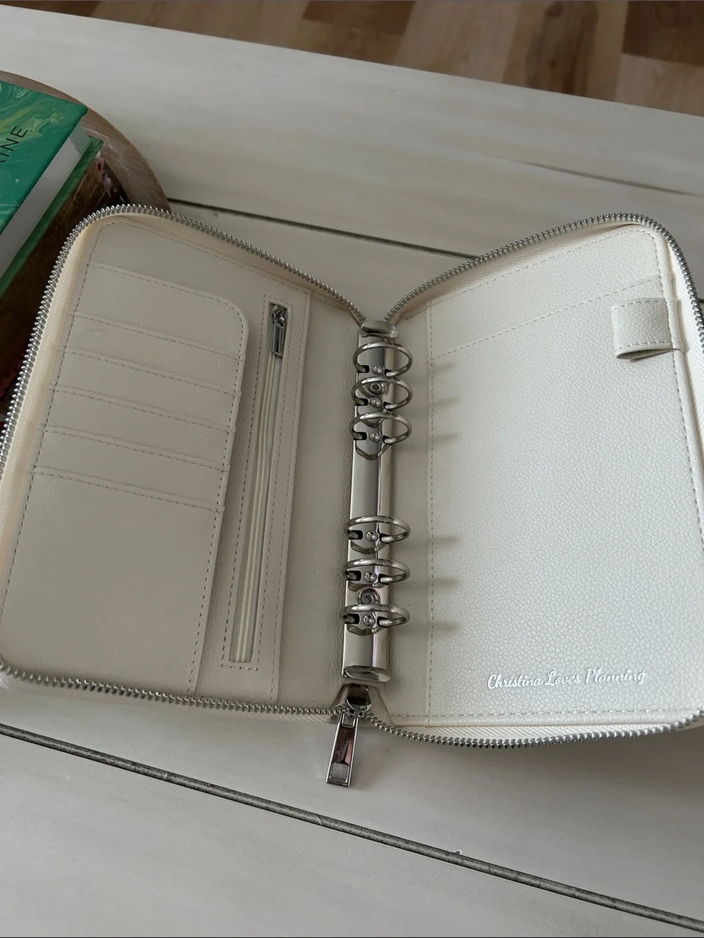 Classic Zip Around Pebbled Binder - Cream